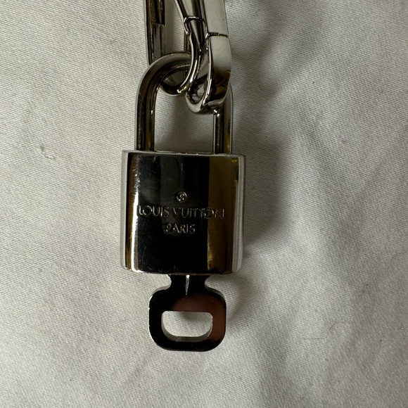 LV Silver Lock and Key 302 with unbranded chain - Picture 7 of 9